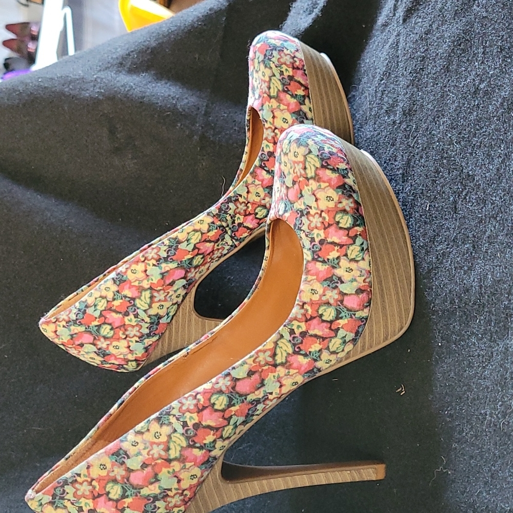 Jessica Simpson platform heels. Sz. 6.5